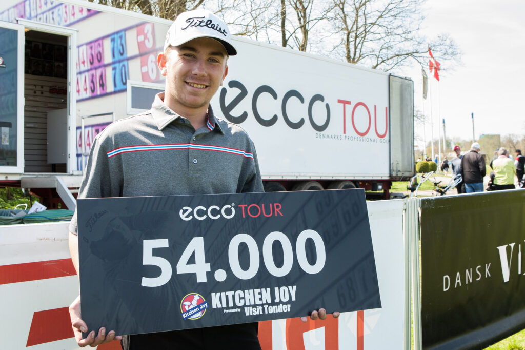 001Voittoshekki_fotoAnteroLindell